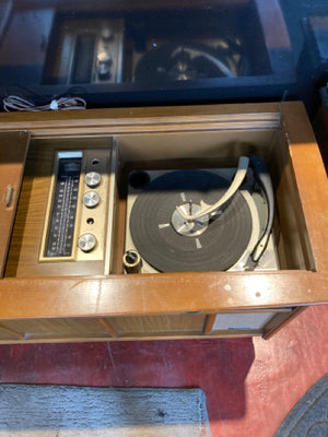 Mid Century Console Walnut Wood Radio Record Player