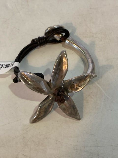 Sterling Silver Silver/White Flower Bracelet