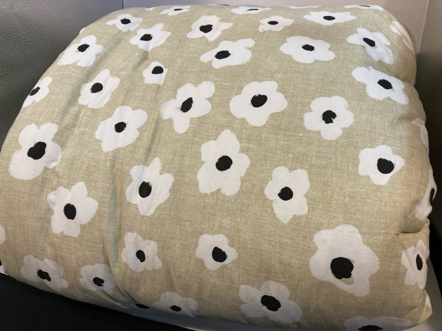 Twin Tan/White Floral Comforter