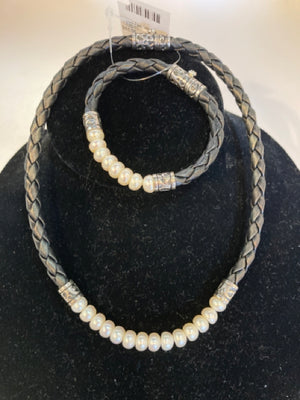 Leather Pearl Necklace Set