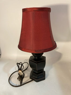 Black/Burgundy Resin Table Lamp